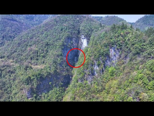A mysterious building built in a cave was discovered in Guizhou