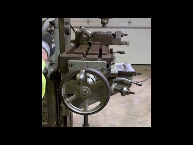 LOT 3135 KEARNEY & TRECKER NO 1B MILLING MACHINE
