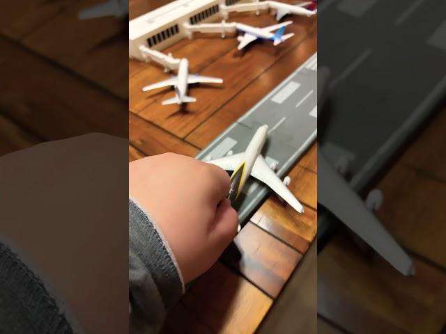 Plane blue disc controlling crashes into airport ￼