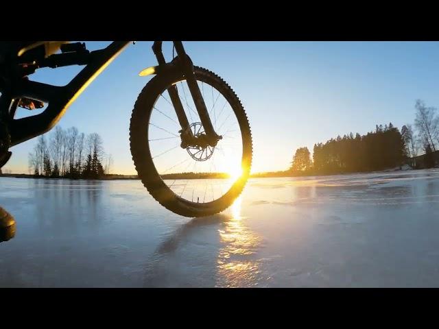 Testing Schwalbe ice spiker Pro on ice