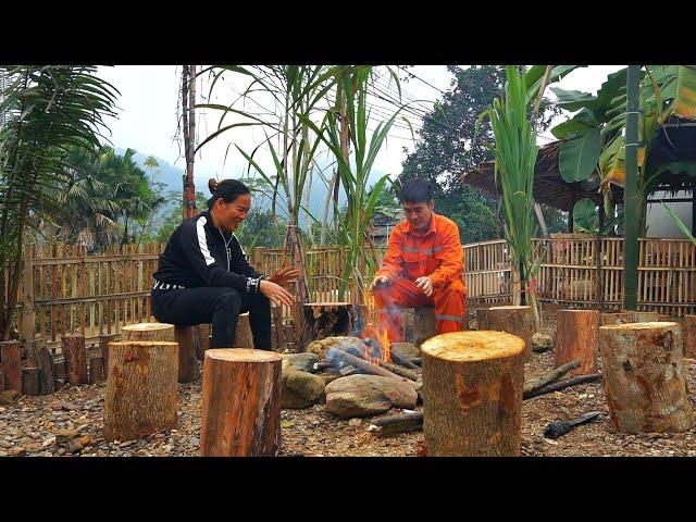 Electrician GIANG helps DAN sell instant noodles for breakfast.Make a beautiful table and chair set.