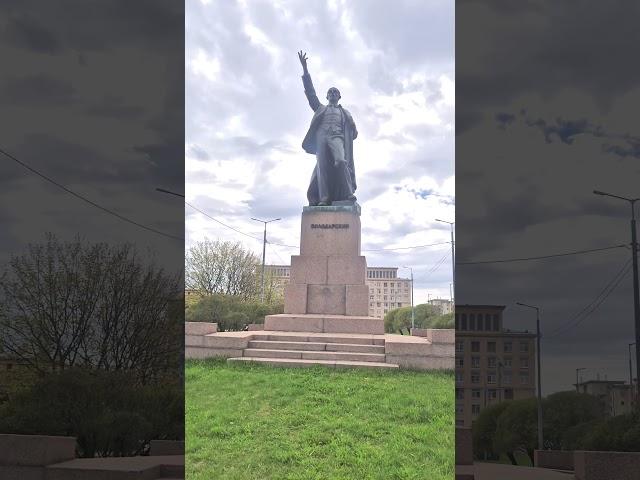 Памятник В. Володарскому — скульптурный монумент в Санкт-Петербурге, установленный в 1925 году.