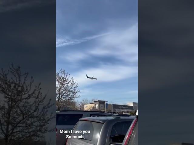 Alaska airline landing in portland️