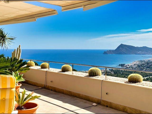 Spacious apartment with fantastic sea views in the Sierra of Altea on the Costa Blanca in Spain