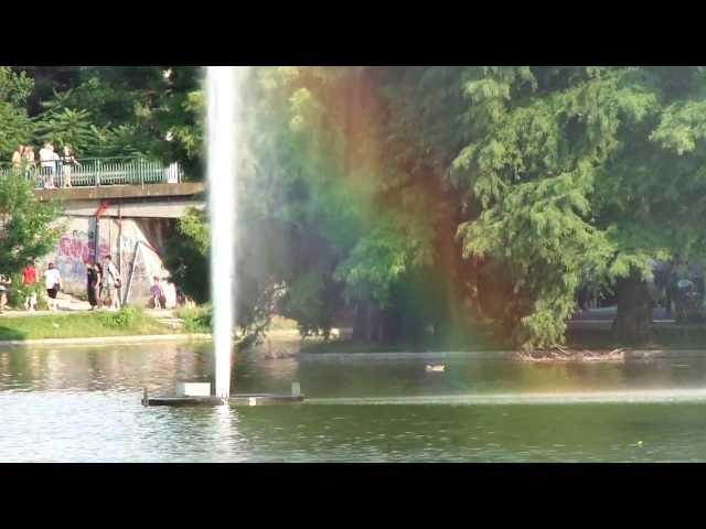 Titan Lake - rainbow fountain, birds, people and garbage