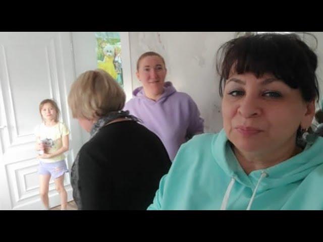 Долгожданная поездка к детям. Отмечаем праздник. Вот это сюрприз. Спасаем сад. Жизнь в деревне.