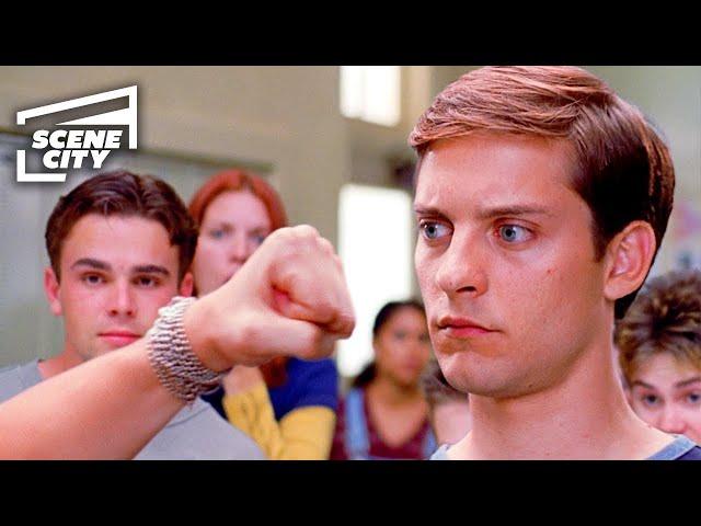 El Hombre Araña: Peter Pelea con Flash en la Escuela (Escena con Tobey Maguire)