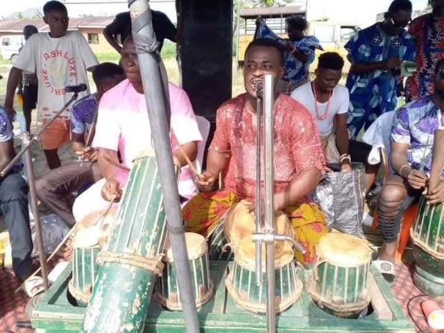 Dadonoyigbe --- Obakpororo And His Traditional Egwolokpe Music Band Of Okpe