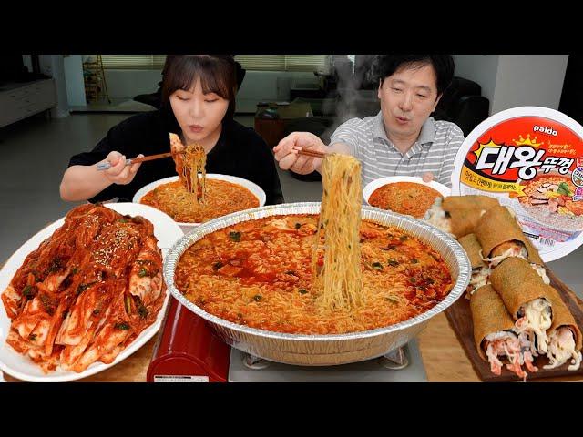 Big! Big! King Cup noodlesFried tofu sushi and Fresh Kimchi Mukbang