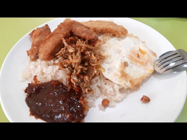 Amoy Street Food Centre. Li Xing Nasi Lemak. A Chinese Style Nasi Lemak in the CDB of Singapore