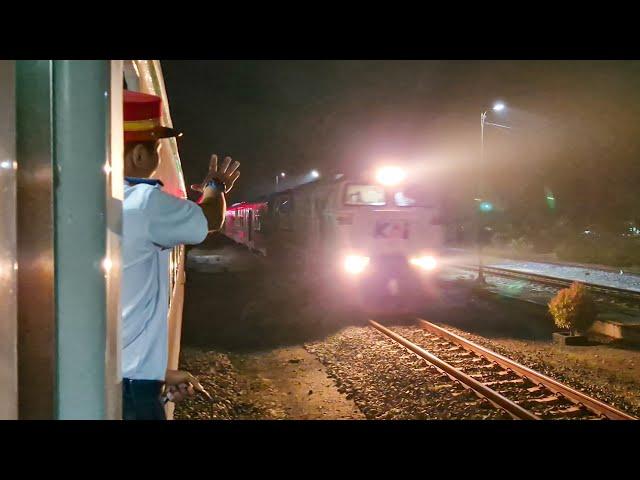 DIHAJAR KERETA FULL NGEBUT 120KM/H DI STASIUN BESAR!! Silang Susul Kereta Api Brantas dan Penataran