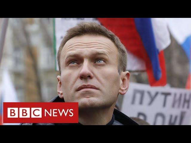 Doctors fight to save life of “poisoned” Putin critic Alexei Navalny - BBC News