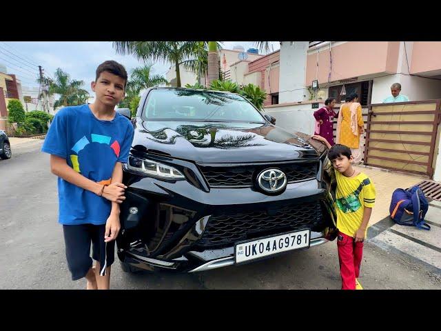 Finally Ghar Pohoch Gaya  New Black Fortuner Leke