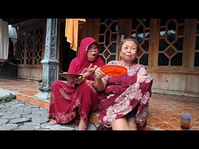 Sarapan Berdua di emperan sama bu RT