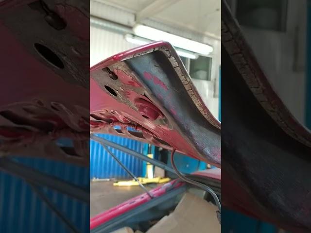 Ремонт гнилой крышки багажника на спорткаре.