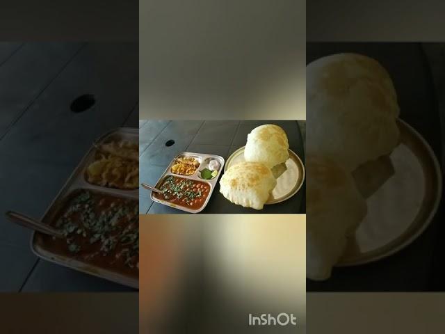 chole bhature wo bhi 35 rs. mein in breakfast  mazza aagya.vanaz corner kothrud Pune छोले बटुरे