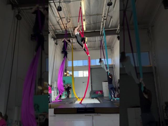 OOEY GOOEY SPIN AND SPLIT #aerialsilks