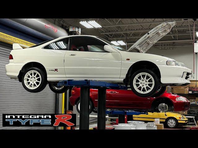 JDM 1998 Honda Integra Type-R DC2 // Replacing a 26 Years Old Timing Belt & Clutch Repair (Ep 1)