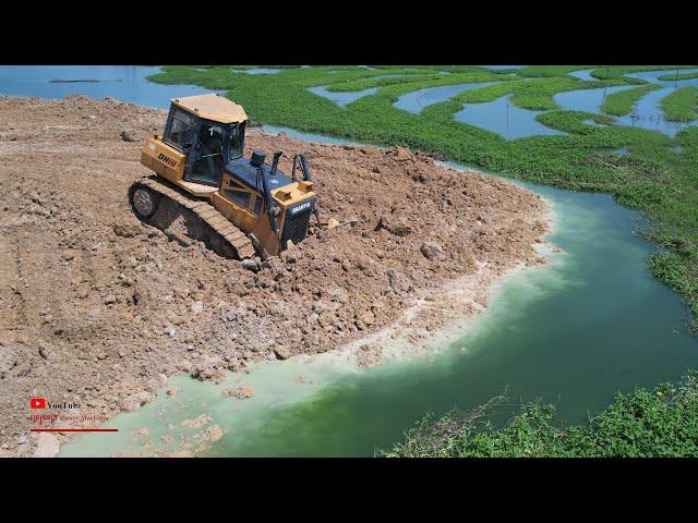 Wonderful Extreme Bulldozer Pushing Soils In Mud Eliminate​​ Power Machine Dozer Equipment