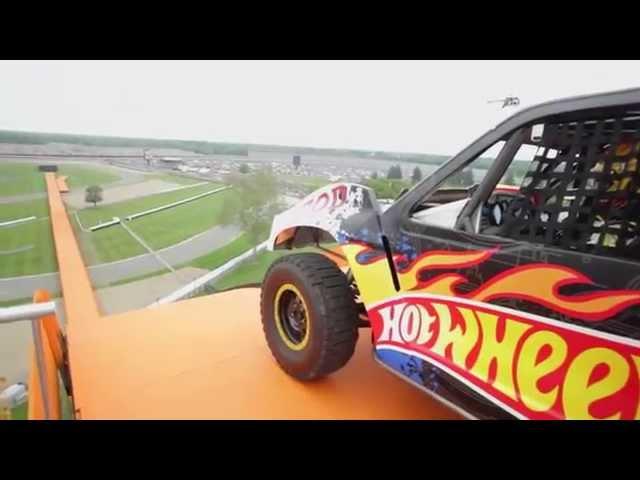 Record Mundial de salto en auto! (Tanner Foust) Equipo Hot Wheels