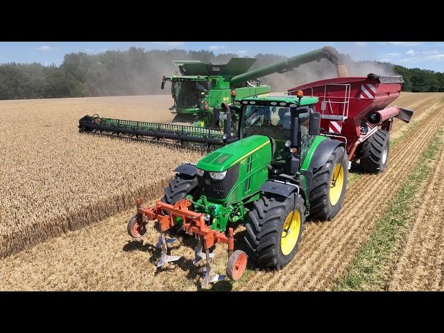 Weizenernte 2024 mit Mähdrescher John Deere & Traktor Landwirtschaft Wheat Harvest Combine Harvester