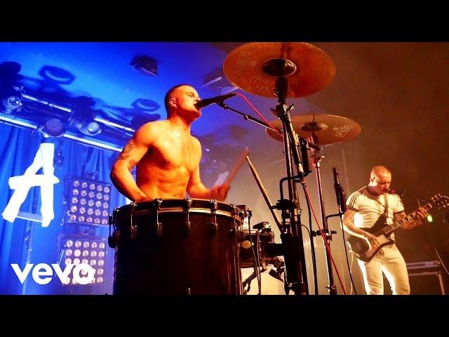 Slaves - Sockets (Live At Scala)