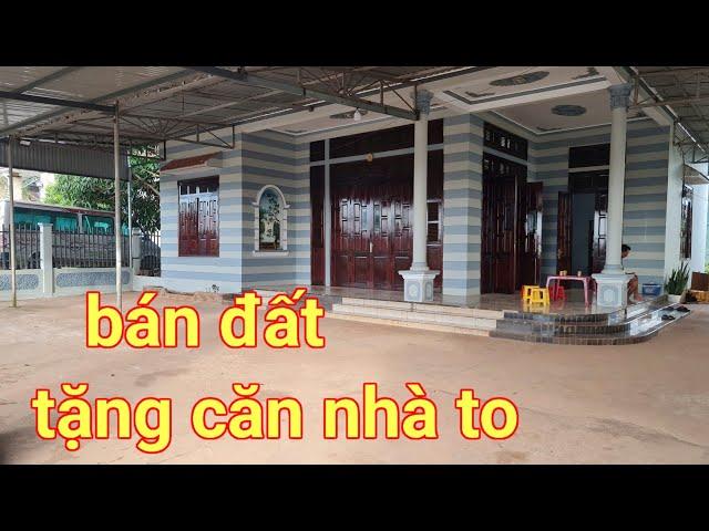 NỢ DÍ MẠNH BÁN ĐẤT TẶNG CĂN NHÀ TO TRẦN GỔ ĐẸP NHÀ KHOẢNG 2 TỶ . CÓ SẲN 200 M2 THỔ CƯ