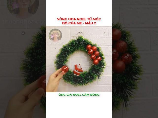 Vòng hoa noel từ móc đồ của mẹ, ông già noel cầm bóng