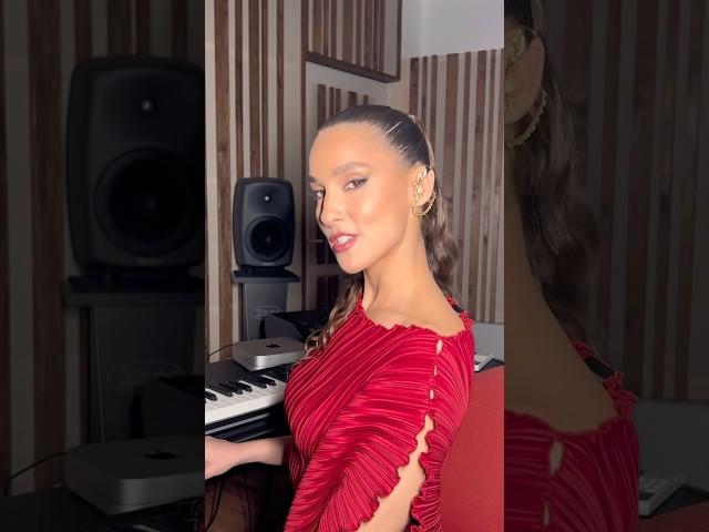 lean in if you want somethin’ sweeter ️ #evangelia #vale #greek #bilingual #newsong