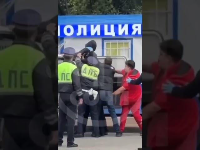 В центре Сочи задержали мужчину, который вел себя неадекватноИнцидент произошел у г