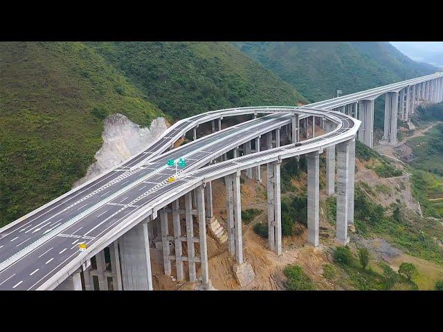 SIÊU ĐƯỜNG CAO TỐC vượt qua dãy NÚI KHỔNG LỒ. Người Trung Quốc họ đã xây dựng nó như thế nào?