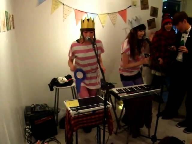 LOVE AND HATES "vinyl days" live at commune