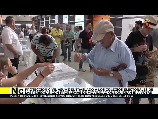 Protección Civil  traslada a los colegios electorales a las personas con problemas de movilidad