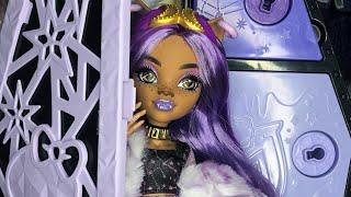 Clearanced out??? monster high skulltimate secrets fearidescent clawdeen doll review and unboxing