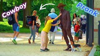 #cowboy_prank! Every Little Champ is Trying to Save The Falling Statue.Statueprank in Hamburg.