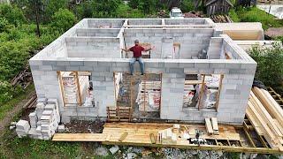 Man Builds a Warm House using Czech Technology Diy