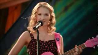 Magnolia (Claudia Lee) sings in Hart of dixie