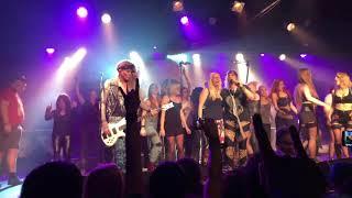 Steel Panther - 17 Girl in a Row Razzmatazz