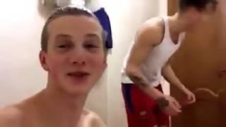 Паша Бумчик голый вещает с ванной в Periscope.mp4