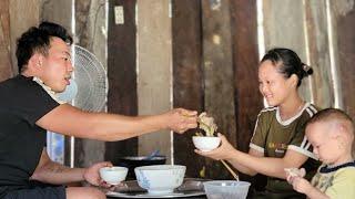 Binh goes to the market to sell bamboo shoots - buys nutritious pig's feet for his wife and children