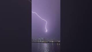 Lightning Strikes Burj Khalifa in Stunning Video