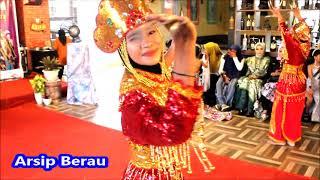 PERSEMBAHAN TARIAN  DI ACARA FASHION SHOW BATIK BERAU