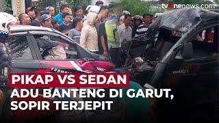 Benturan Dahsyat! Mobil Pikap dan Sedan Tabrakan, Terbalik di Tengah Jalan | OneNews Update