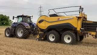 New Holland T7.315 with New Holland Big Baler 1290 High Density Square Baler - Straw Baling 2021