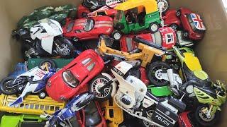 Koleksi Diecast Berbagai Skala, Diecast Mobil Sport, Motor Sport, Hummer Car, BMW bike dan Mainkan