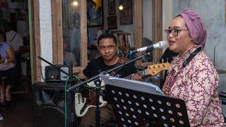 Tya Subiakto & Alex Kuple - Kasih (Aku Jatuh Cinta) live at ngoepi Sunday Jazz