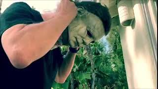 Nick Castle putting on his Michael Myers HALLOWEEN (2018) mask