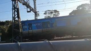 EDI Comeng coming in from Flinders Street