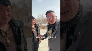 阿达西拿来两块料子，非常不错，这一块玉石也是刚刚拍卖出来的，拍卖完才半小时就被我拿下 #和田玉 #弘扬正能量 #宝石 #感情 #古玉收藏