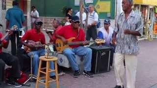 Traditionele muziek in Punda - Curacao (en wie danst erop?)